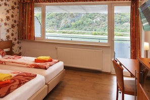 Deluxe Double or Twin Room, Balcony, River View | Balcony - Hotel Rheinkönig (Kamp-Bornhofen)