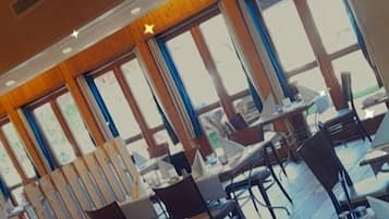 Der serveres morgenmad, frokost og aftensmad