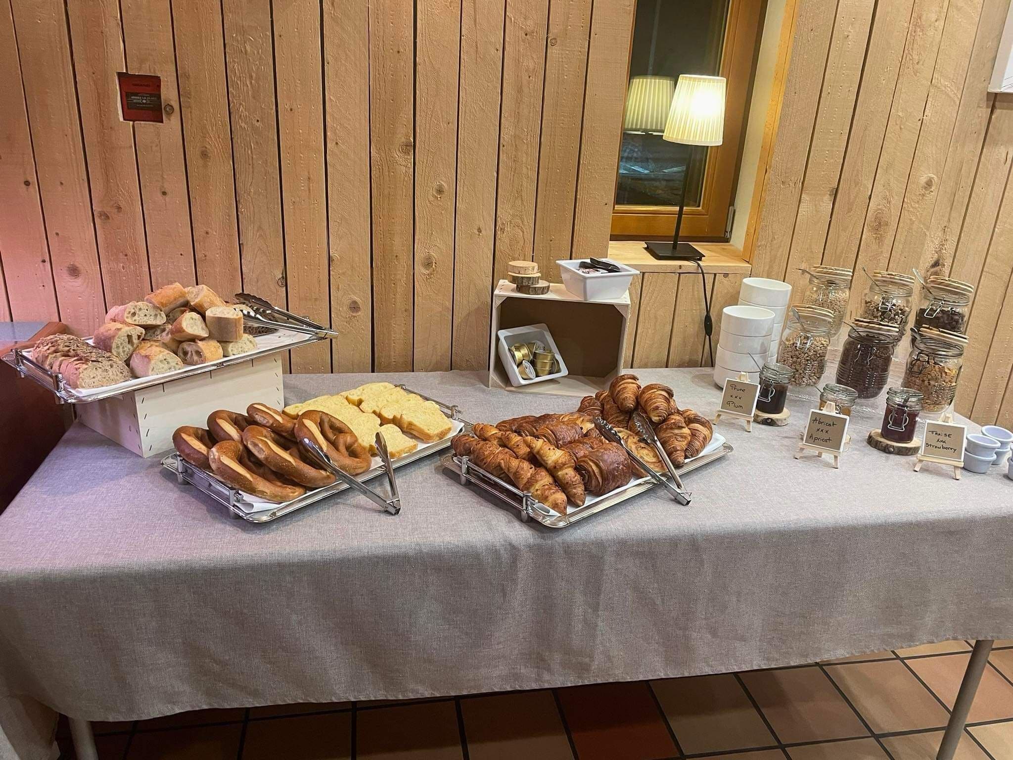 breakfast, lunch, dinner served; regional cuisine