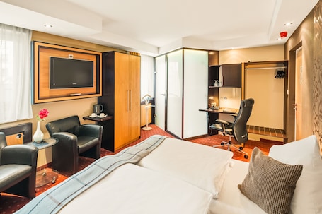 Superior Double Room | In-room safe, desk, soundproofing, free cribs/infant beds