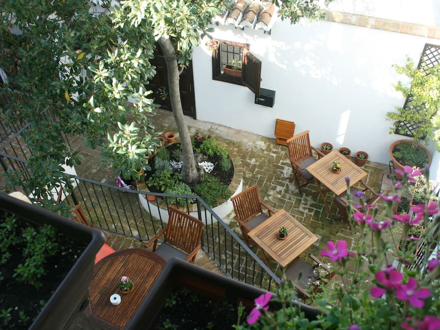 Habitación doble superior, terraza | Vistas al patio