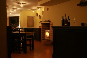 Lunch and dinner served - Posada de Quijada (Granada)