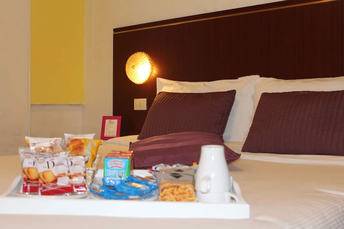 Classic Double or Twin Room, 1 Bedroom | Premium bedding, in-room safe, desk, cribs (surcharge)