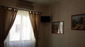 Dobbelt- eller tomannsrom – classic, 1 soverom | Sengetøy av topp kvalitet, safe på rommet, skrivebord og barnesenger