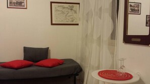 En 19-tommers Flatskjerm-TV med kabel-kanaler samt TV