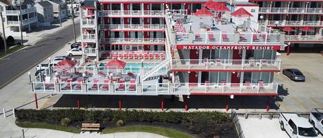 Vista frontal de la propiedad