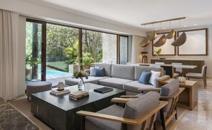 套房, 1 张特大床, 私人游泳池 (Coral) | 起居区 | LED 电视、收费电影