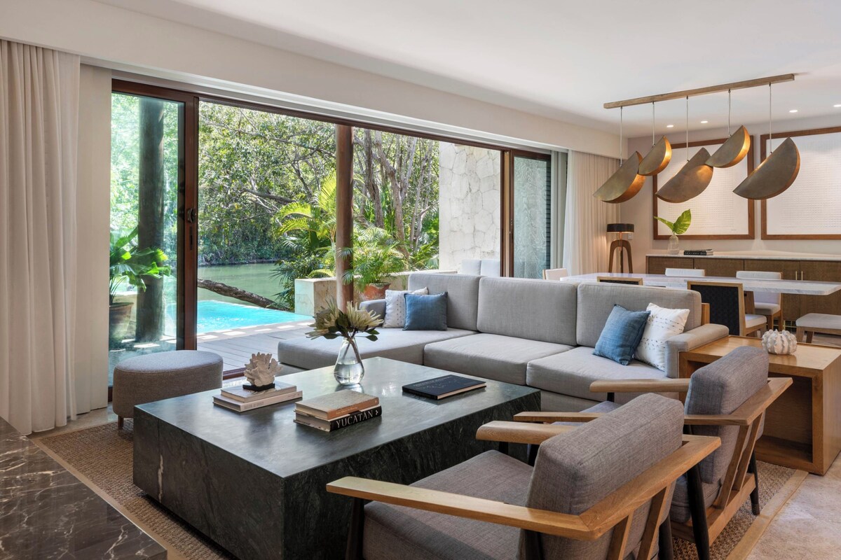 Coral Suite, 1 King Bed, Private Pool | Premium bedding, Select Comfort beds, in-room safe, desk