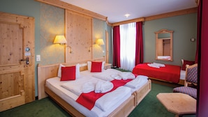 A hotel room with two beds, wooden headboards, and a small table. - Hotel Schloss Nebra (Nebra)