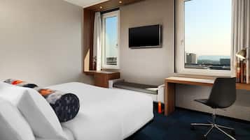 Loft, 1 King Bed, Courtyard View