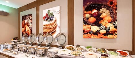 Breakfast, lunch, dinner served; international cuisine