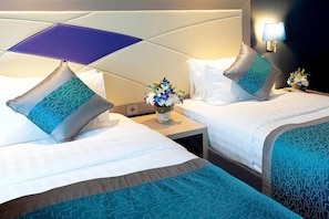 Minibar, Zimmersafe, Schreibtisch, Bügeleisen/Bügelbrett