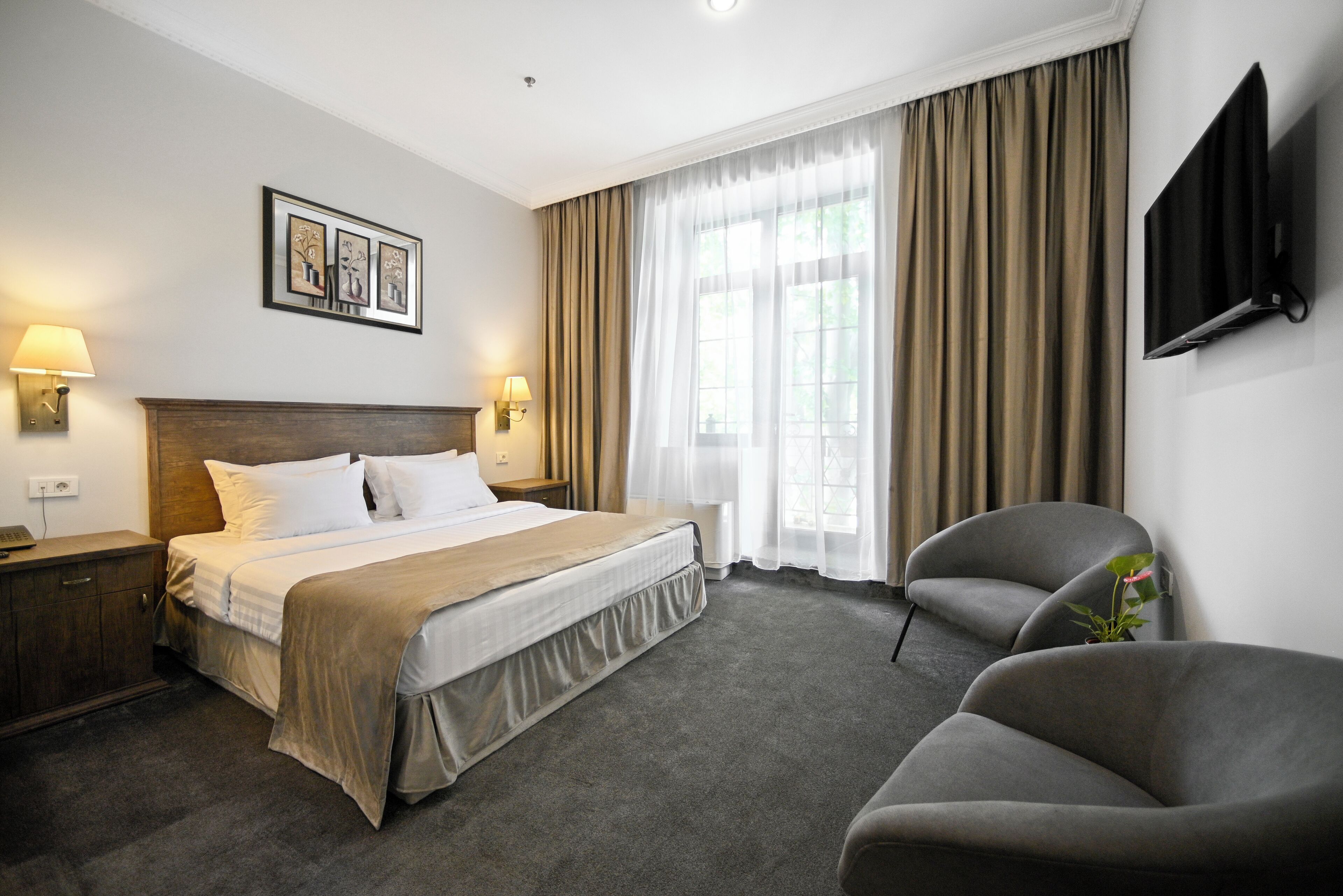 Senior-Doppelzimmer | Zimmersafe, kostenloses WLAN, Bettwäsche