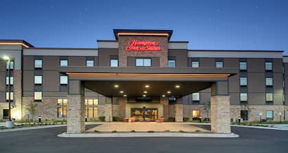 Hampton Inn & Suites Milwaukee West