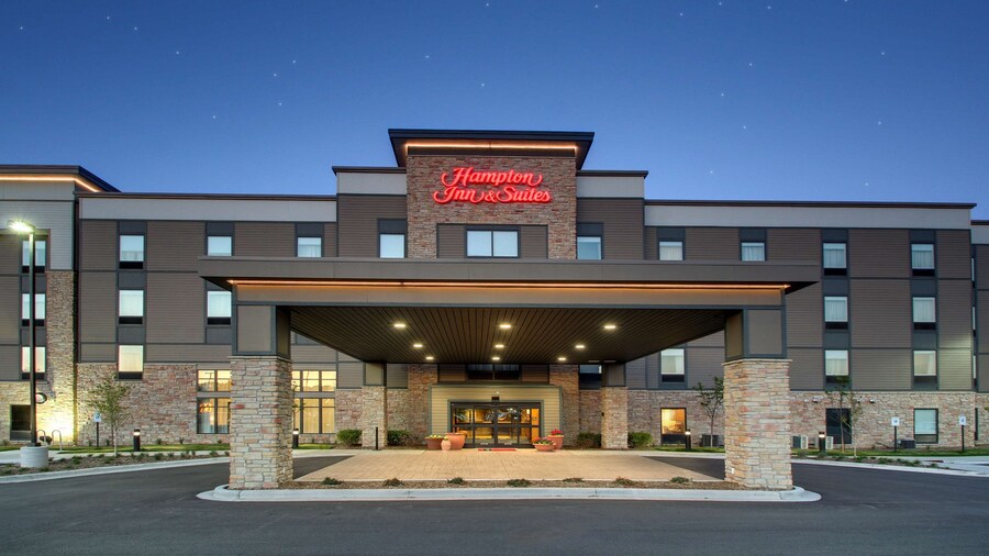 Hampton Inn & Suites Milwaukee West