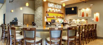 西密爾沃基歡朋套房酒店