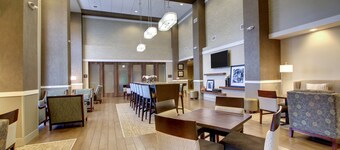 Hampton Inn & Suites Milwaukee West