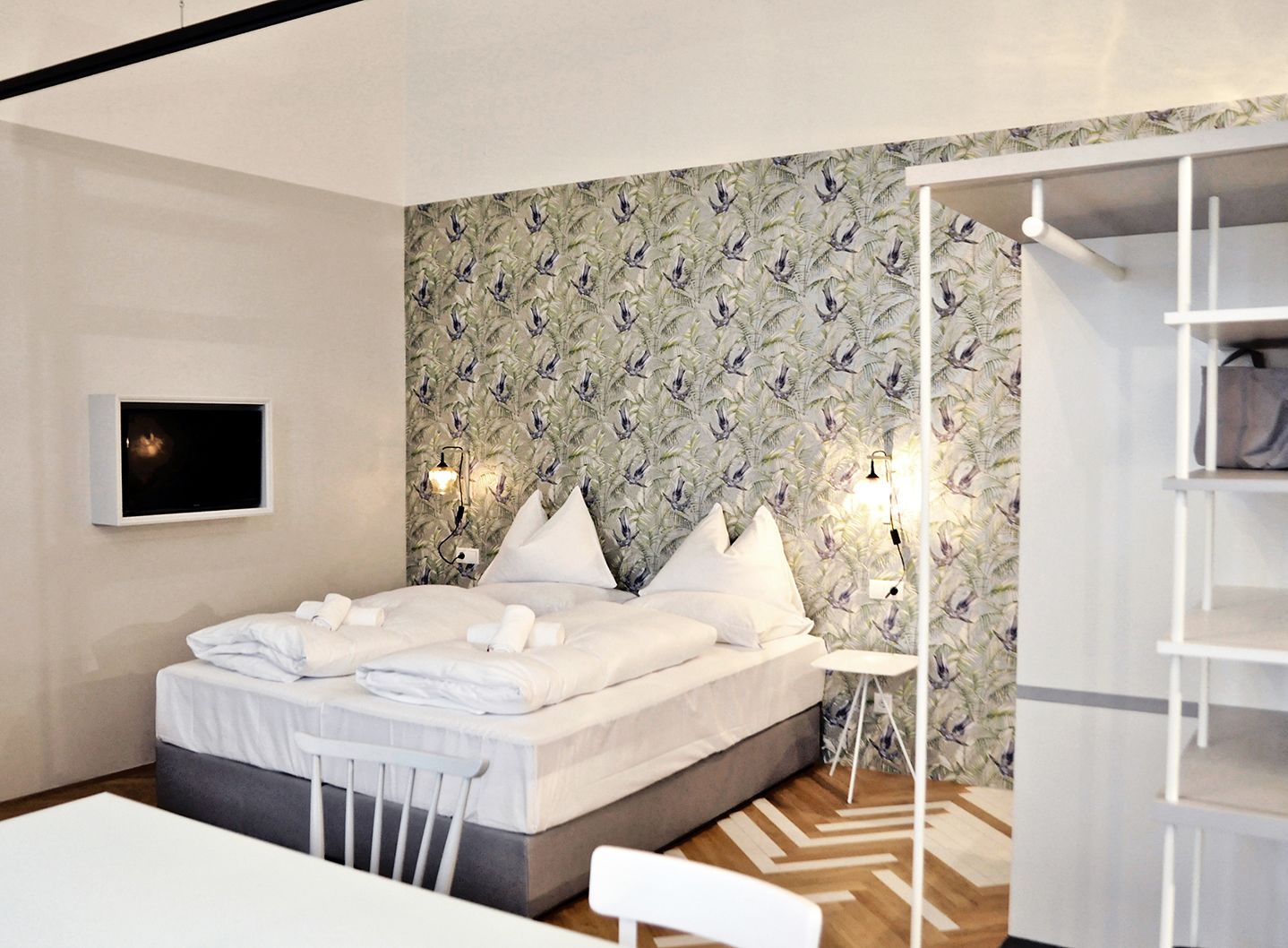 garden suite karmelitermarkt | premium bedding, minibar, in-room safe, desk