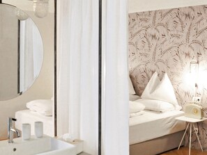 Roba de llit d'alta qualitat, escriptori i habitacions insonoritzades