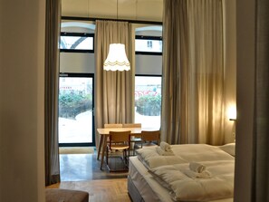 Suite | Roba de llit d'alta qualitat, escriptori i habitacions insonoritzades