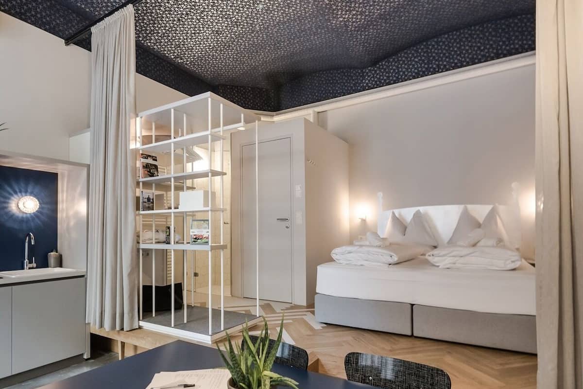 Street Junior Suite Karmelitermarkt | Premium bedding, minibar, in-room safe, desk