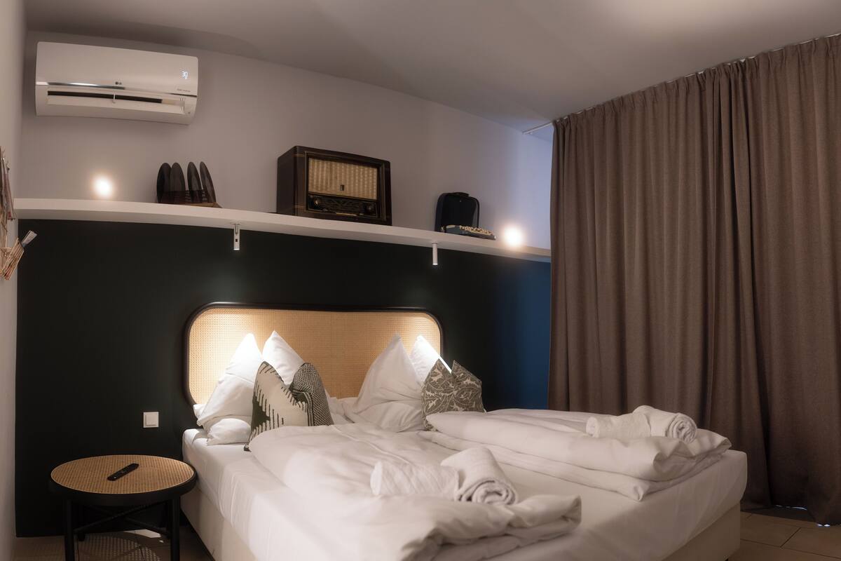 Street Junior Suite Afrikanergasse | Premium bedding, desk, soundproofing, bed sheets