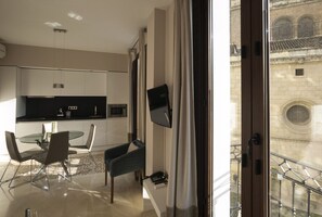 Dining - Siloe Plaza (Granada)