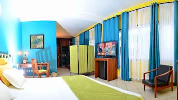 Executive Suite, 1 King Bed, Non Smoking, Pool View