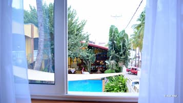 Executive-Suite, 1Â King-Bett, Nichtraucher, Poolblick | Blick auf den Garten