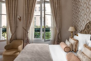 Habitació Deluxe | Roba de llit d'alta qualitat, minibar i caixa forta a l'habitació