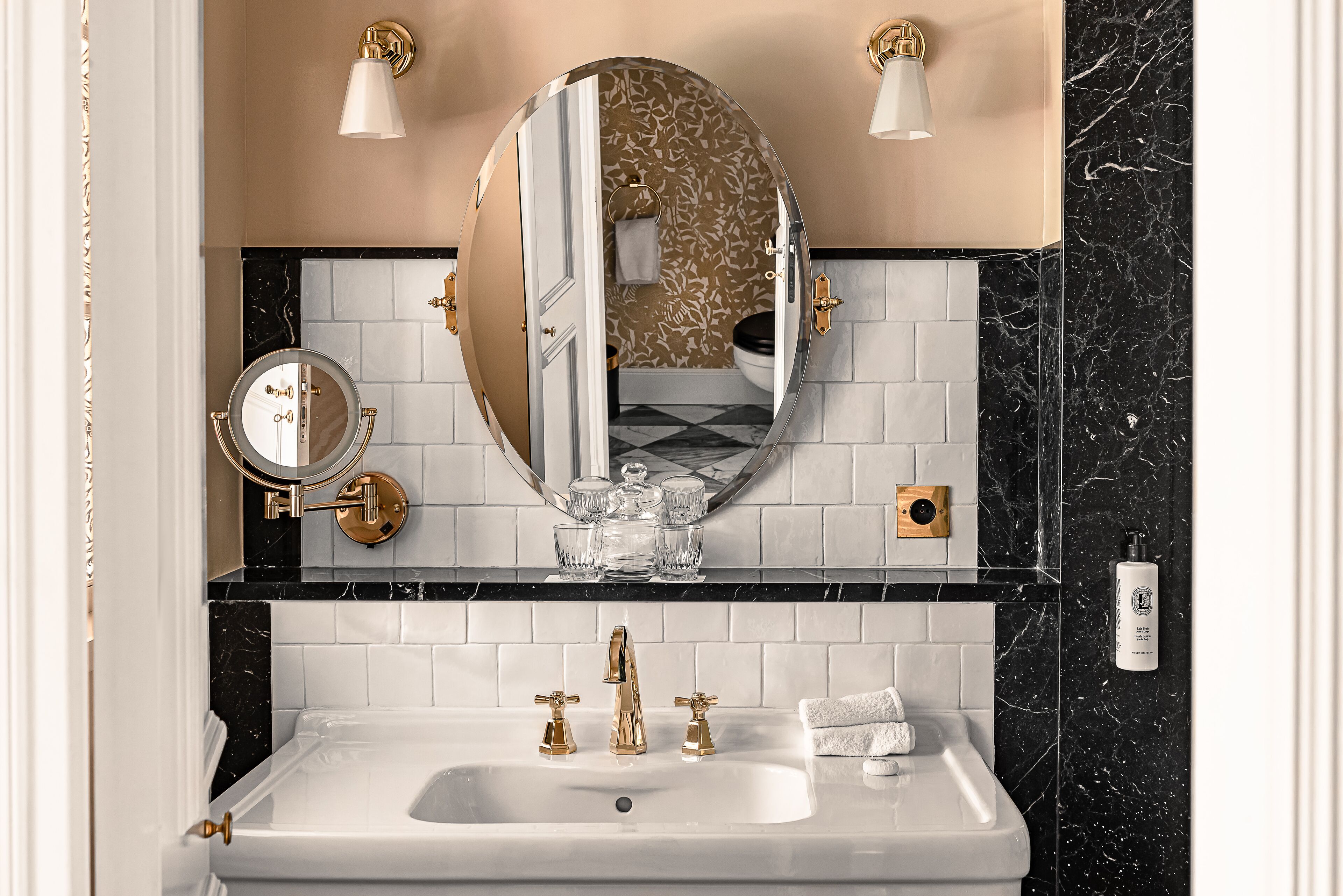 room (cosy) | bathroom | separate bathtub and shower, free toiletries, hair dryer, towels