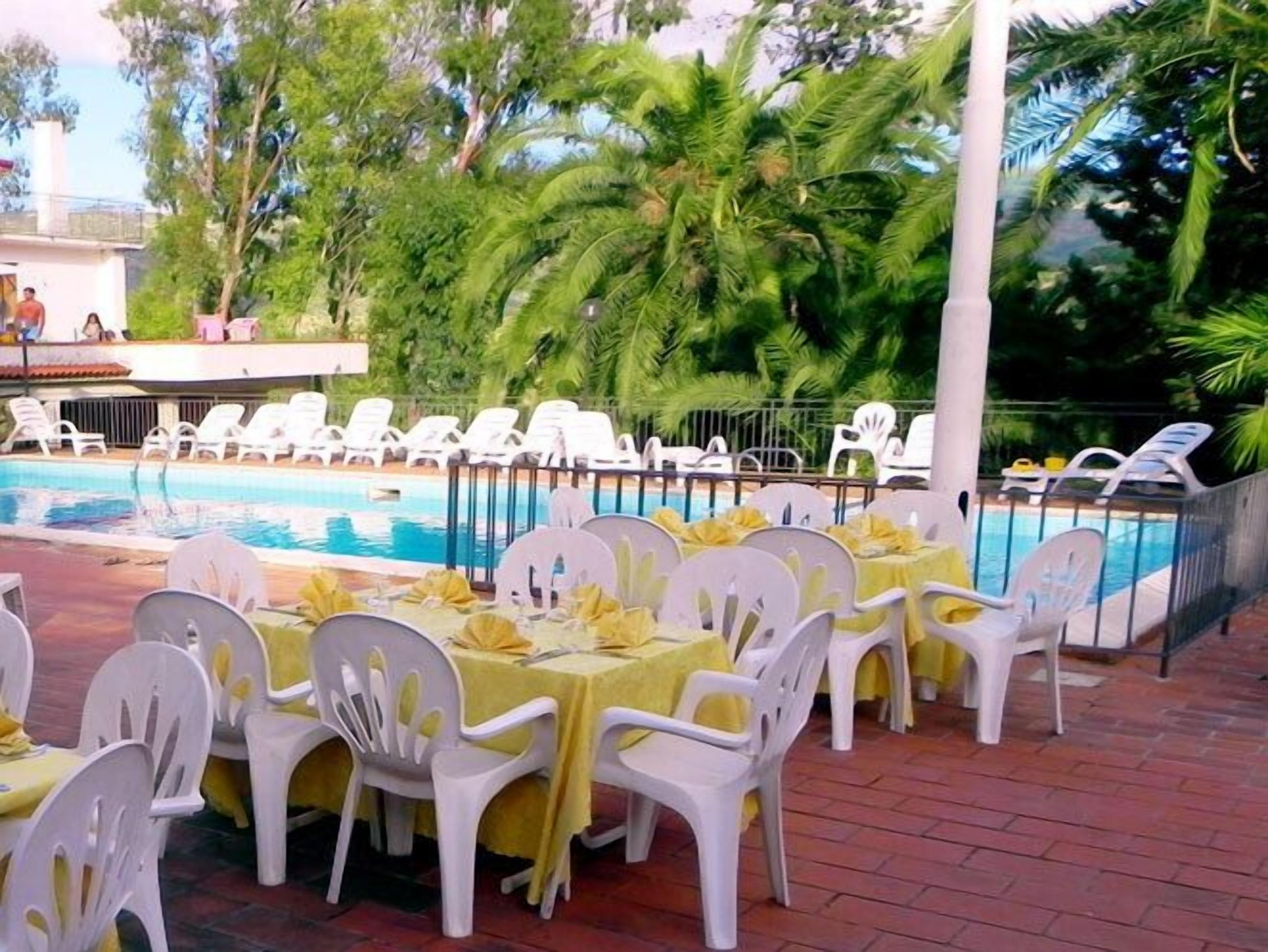 Kolam renang terbuka 