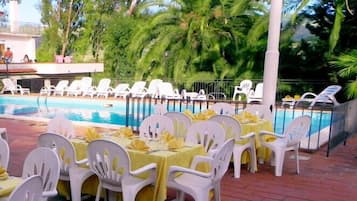 Kolam renang terbuka