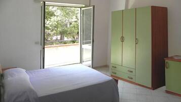 Camera doppia | Una cassaforte in camera, una scrivania, Wi-Fi gratuito