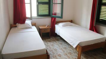 Standardværelse med 2 enkeltsenge | Premium-sengetøj, minibar, pengeskab på værelset, skrivebord