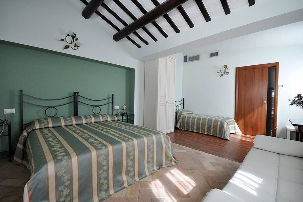 Double Room | Minibar, desk, soundproofing, free cots/infant beds