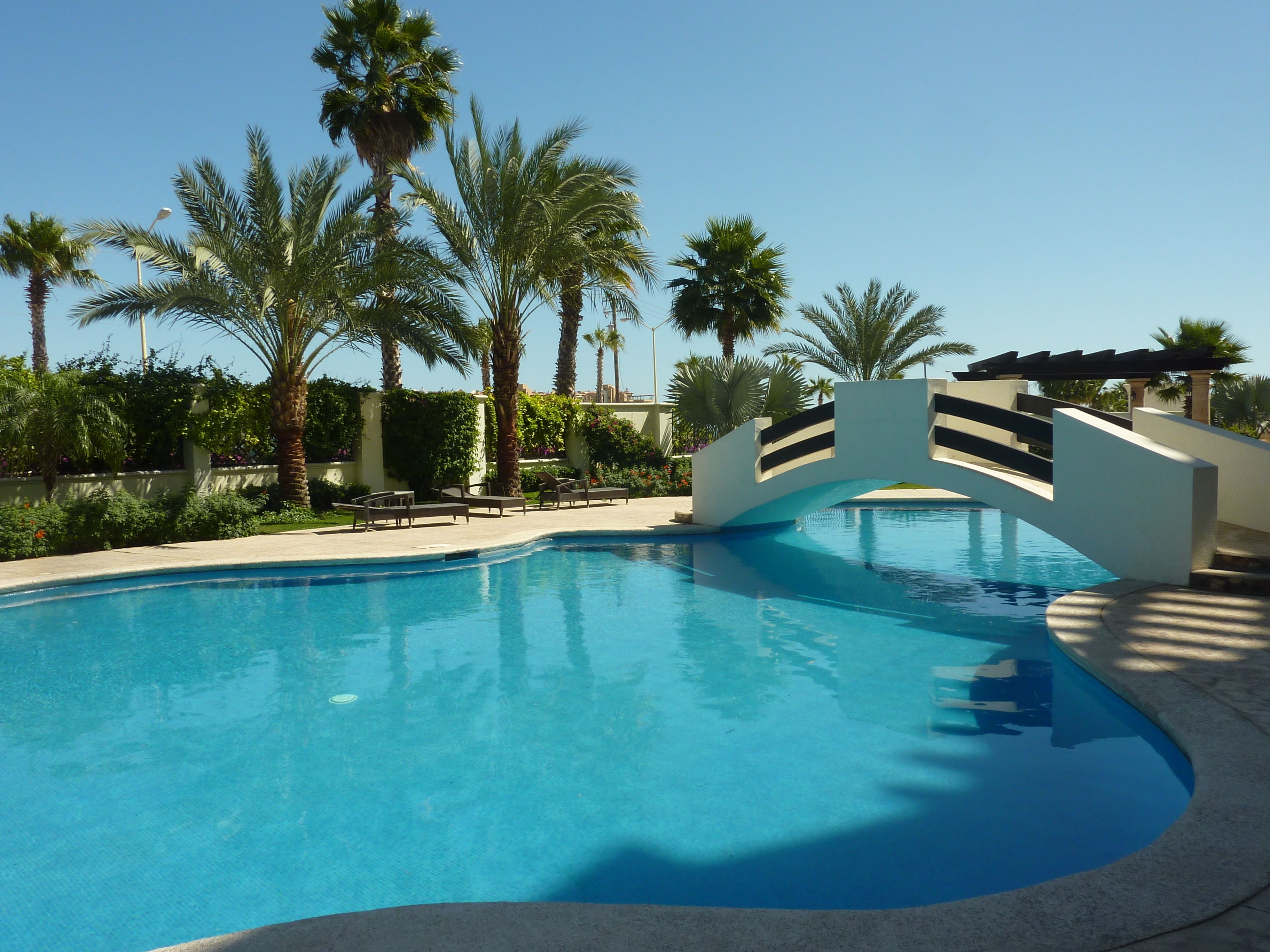 حمّام سباحة خارجي