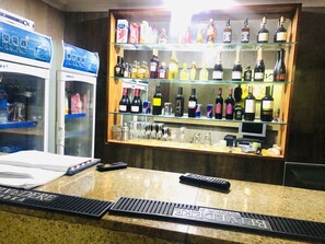 Bar (on property) - DownTown Royal Hotel (Lagos)