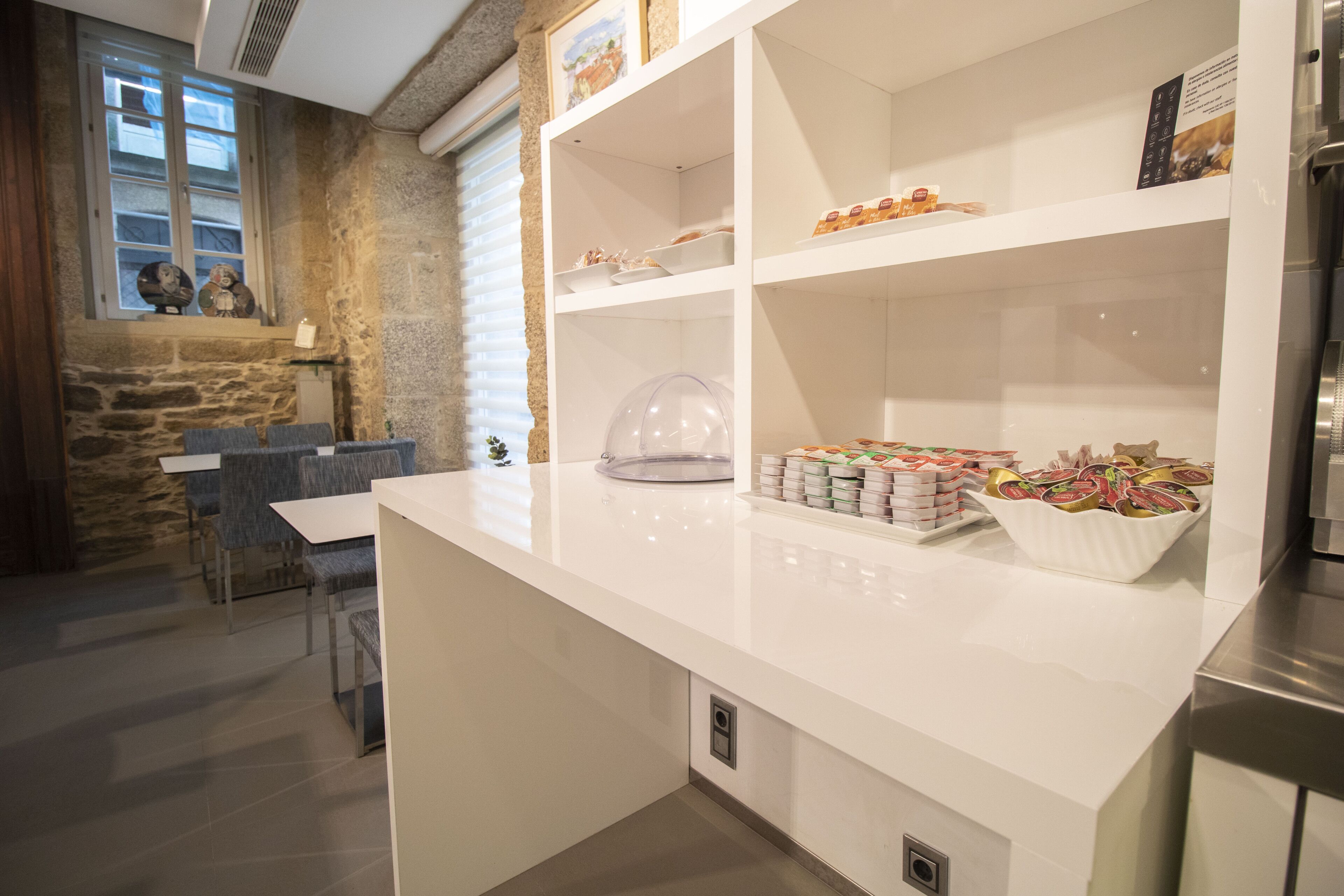 Desayuno buffet (EUR 7.5 por persona) 