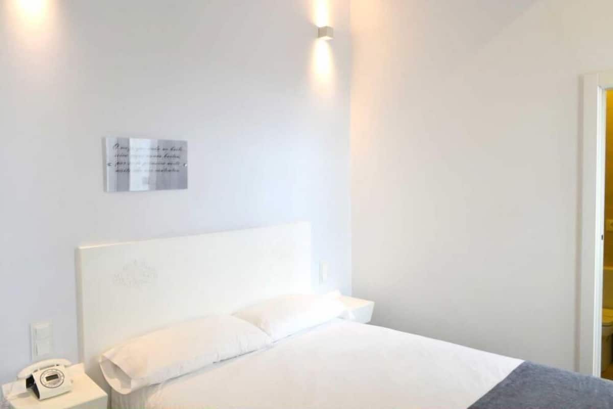 Minibar, in-room safe, desk, soundproofing