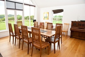 House | In-room dining