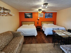 Habitación superior, 2 camas Queen size, para no fumadores, cocina | Escritorio, wifi gratis y ropa de cama 