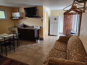 1 bedroom, desk, free WiFi, bed sheets