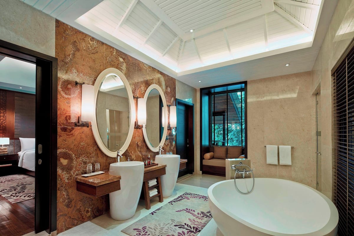 presidential suite, 1 king bed, balcony | bathroom | separate bathtub and shower, deep-soaking bathtub, rainfall showerhead
