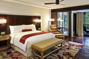 In-room safe, desk, soundproofing, iron/ironing board - Mulu Marriott Resort (Mulu)