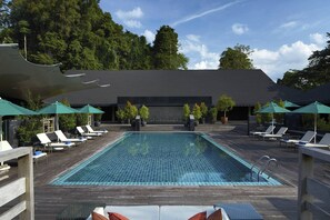 Outdoor pool, pool loungers