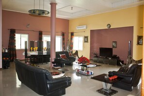 Executive lounge - Quest Lodge (Accra)