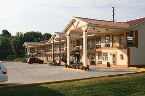 Front of property - Coach Inn (Summerville)