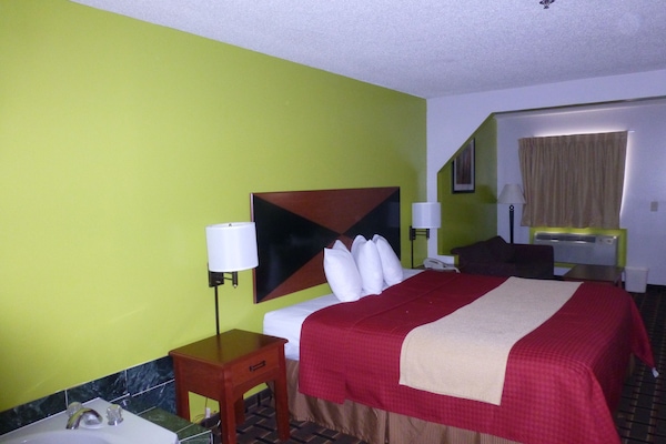 Standard Room, 2 Queen Bed with Sofa bed, Non Smoking | In-room safe, iron/ironing board, WiFi (free), bed sheets