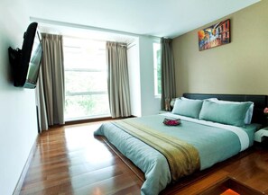 Family Room | Desk, iron/ironing board, free WiFi, bed sheets - Vince Villa (Bukit Mertajam)